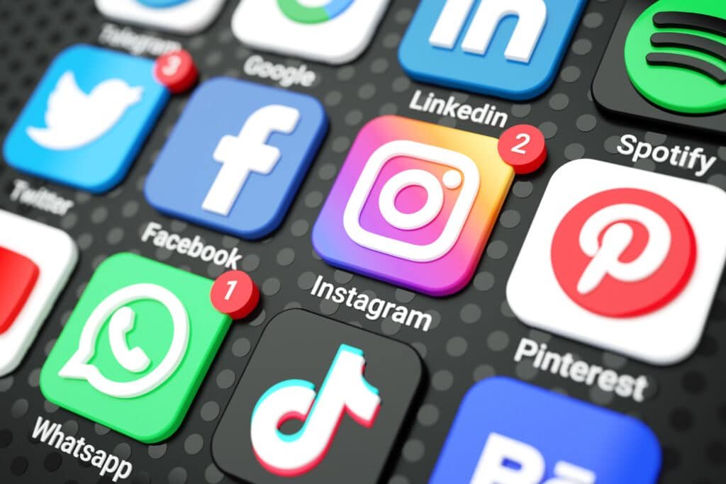 Pourquoi les réseaux sociaux ne suffisent pas pour développer votre business en 2025